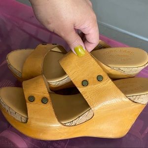 Mustard colored wedges